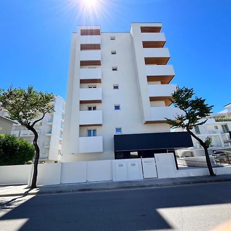 Beach Palace With Small Swimming Pool, Private Beach, Parking Lido di Jesolo Exterior foto